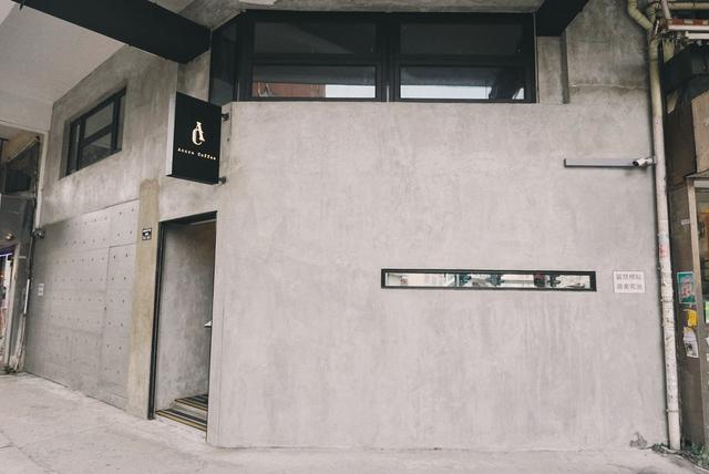 Accro Coffee’s concrete façade and narrow window on On Ning Road, Yuen Long.